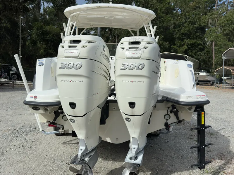 Slide: The Image of Boston Whaler 270 VANTAGE 2017 - 2