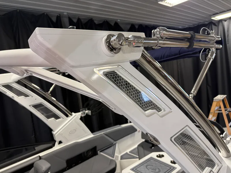 Slide: The Image of Cobalt R6 SURF 2026 - 104