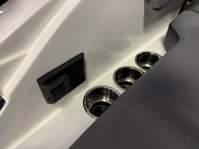 Slide: The Image of Cobalt R6 SURF 2026 - 15