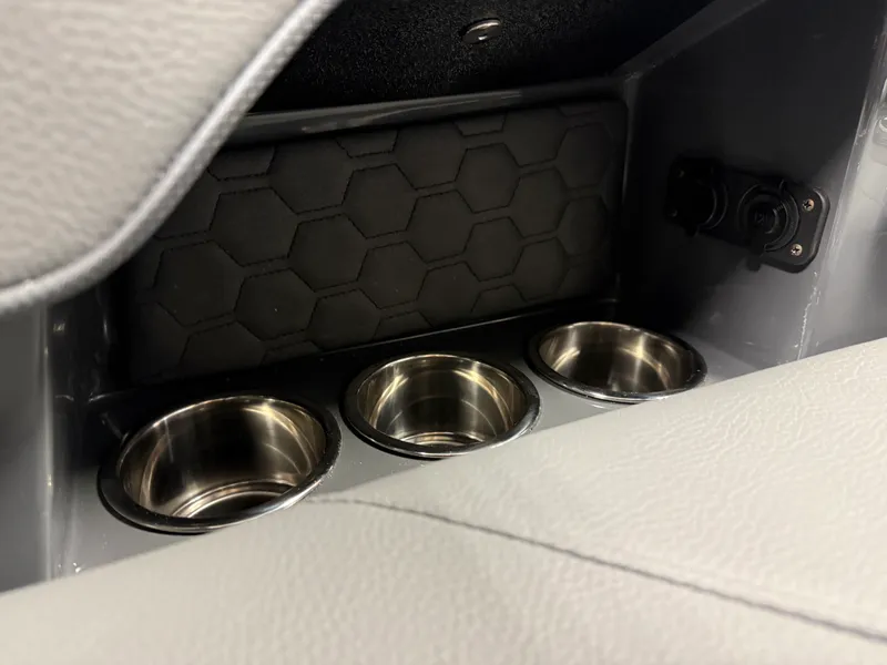 Slide: The Image of Cobalt R6 SURF 2026 - 29