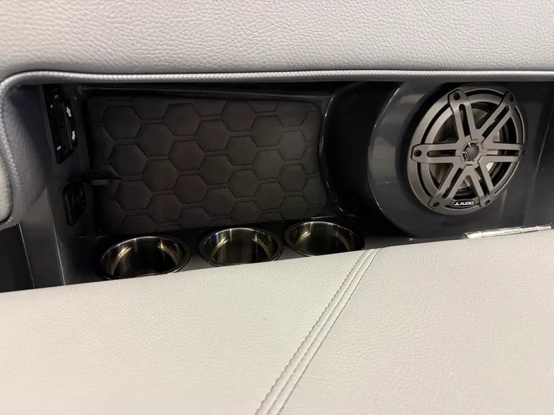 Slide: The Image of Cobalt R6 SURF 2026 - 34