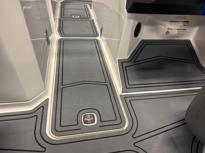 Slide: The Image of Cobalt R6 SURF 2026 - 40