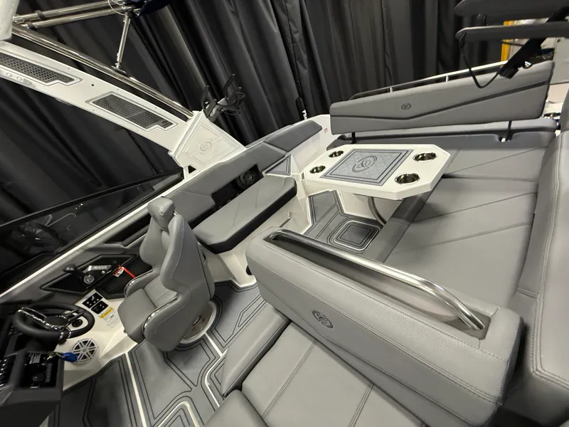 Slide: The Image of Cobalt R6 SURF 2026 - 5