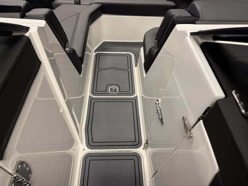 Slide: The Image of Cobalt R6 SURF 2026 - 83