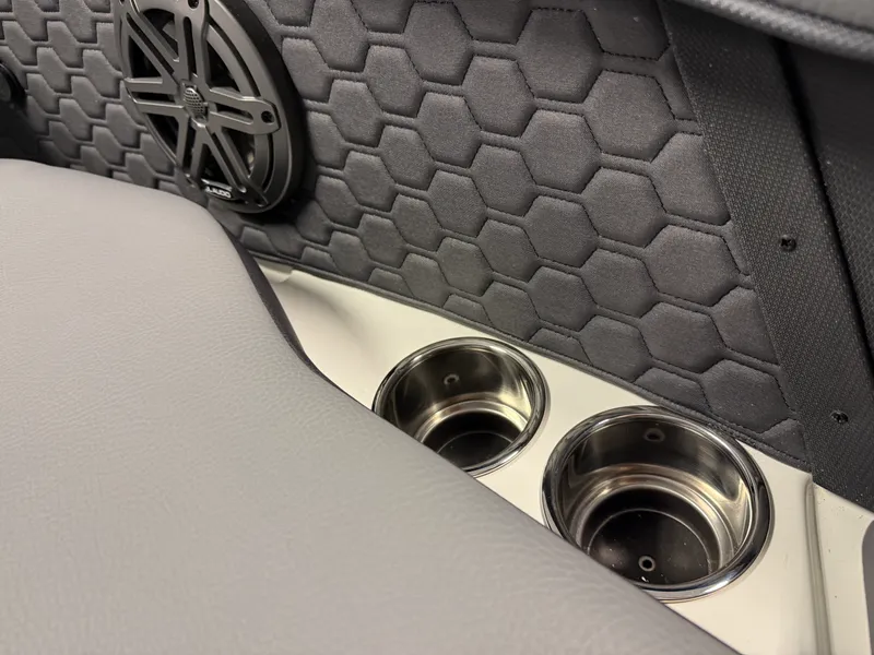 Slide: The Image of Cobalt R6 SURF 2026 - 93