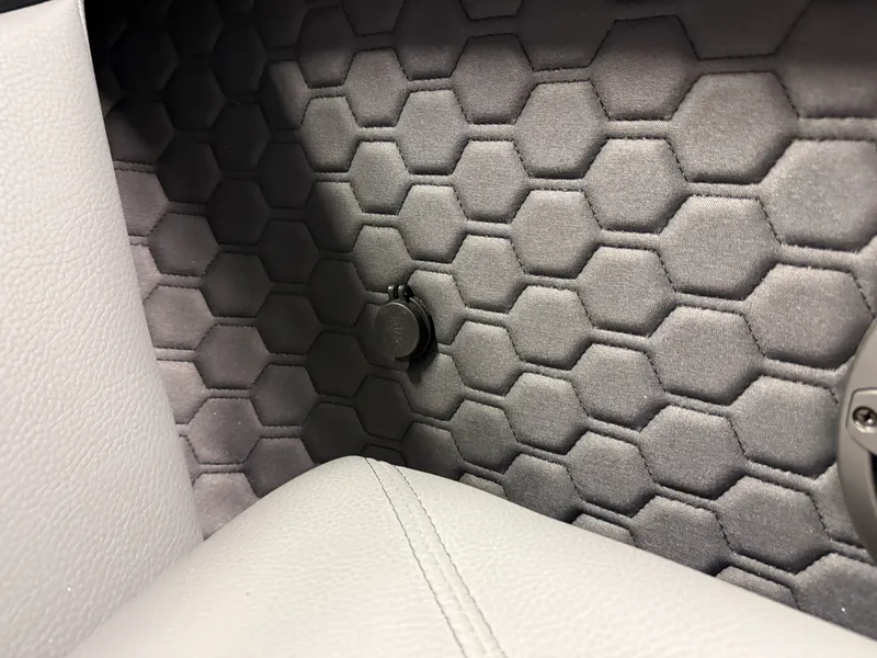 Slide: The Image of Cobalt R6 SURF 2026 - 95