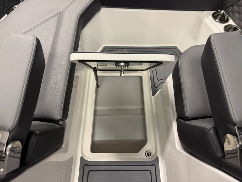 Slide: The Image of Cobalt R6 SURF 2026 - 98