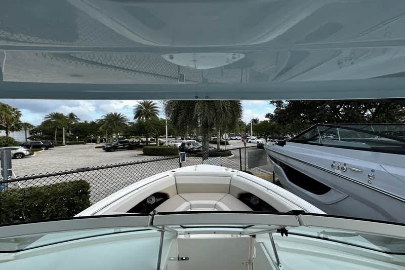 Slide: The Image of Boston Whaler 280 Vantage 2025 - 13