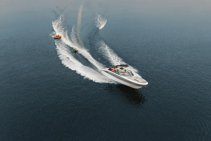 Slide: The Image of Sea Ray SDX 270 Surf 2025 - 38