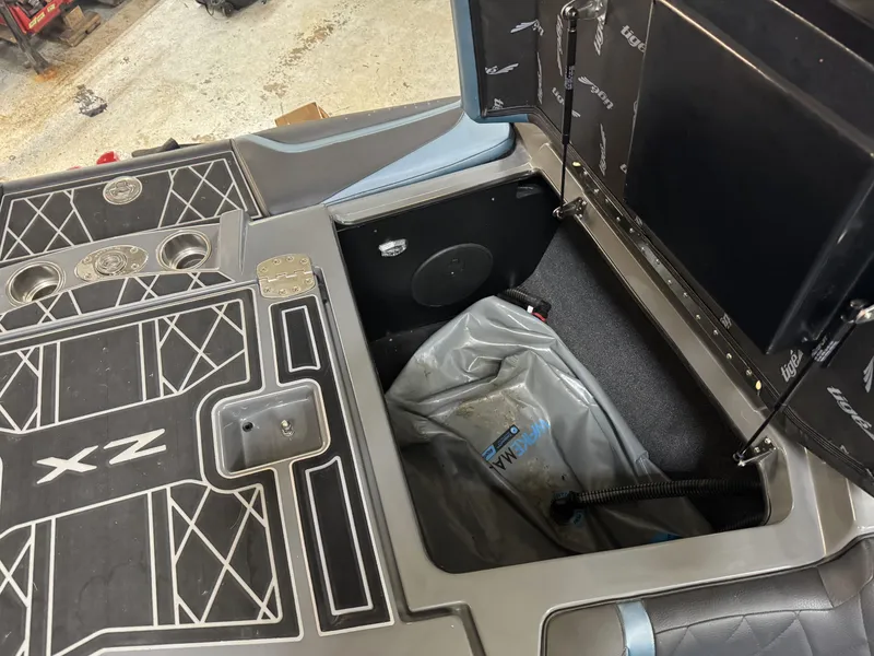 Slide: The Image of Tige ZX1 2021 - 10