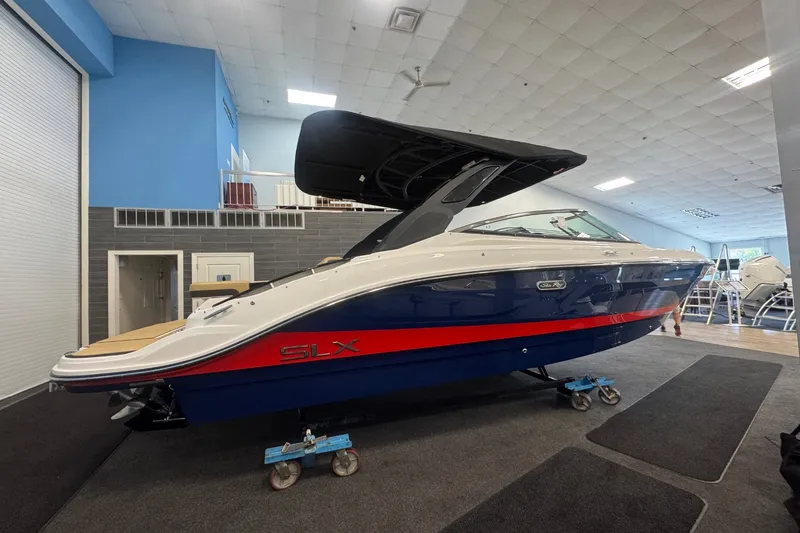 Slide: The Image of Sea Ray SLX 260 2026 - 4