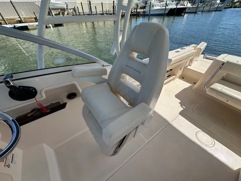 Slide: The Image of Grady-White 235 FREEDOM 2023 - 23