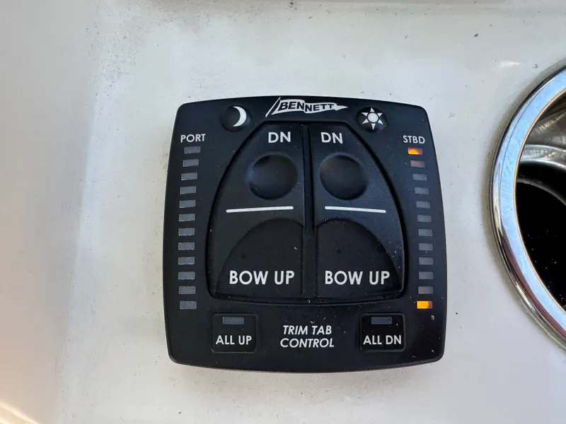 Slide: The Image of Grady-White 235 FREEDOM 2023 - 25