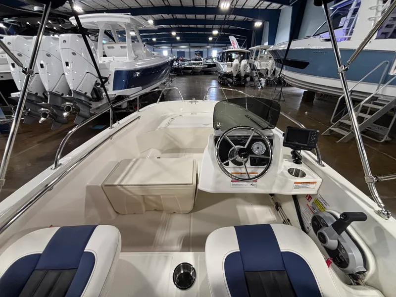 Slide: The Image of Boston Whaler 160 Super Sport 2026 - 10