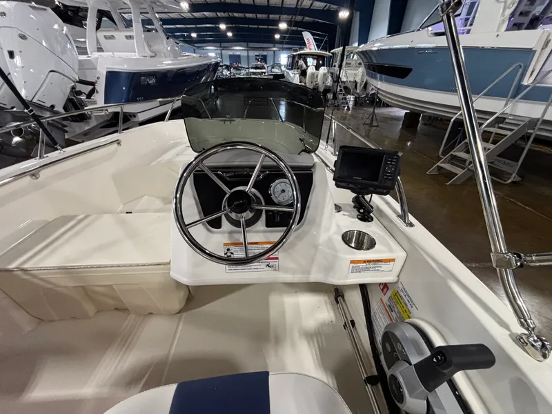 Slide: The Image of Boston Whaler 160 Super Sport 2026 - 11