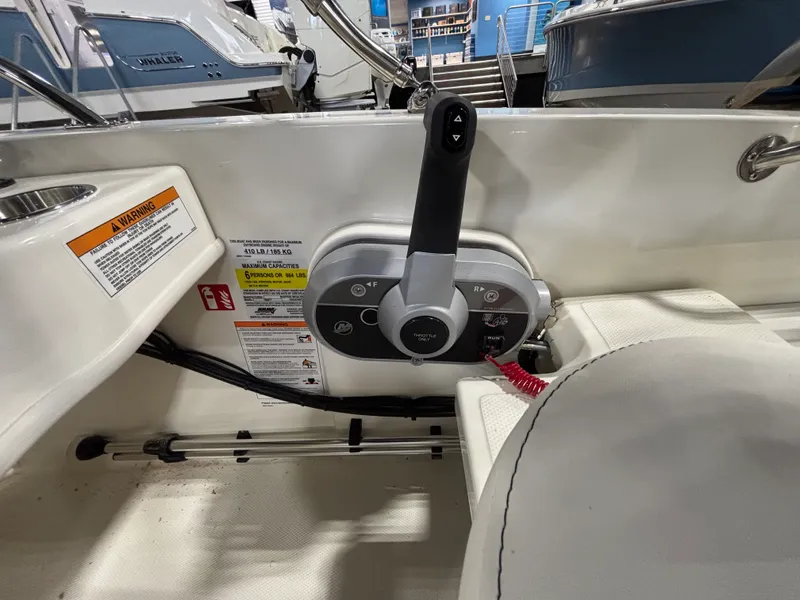 Slide: The Image of Boston Whaler 160 Super Sport 2026 - 13