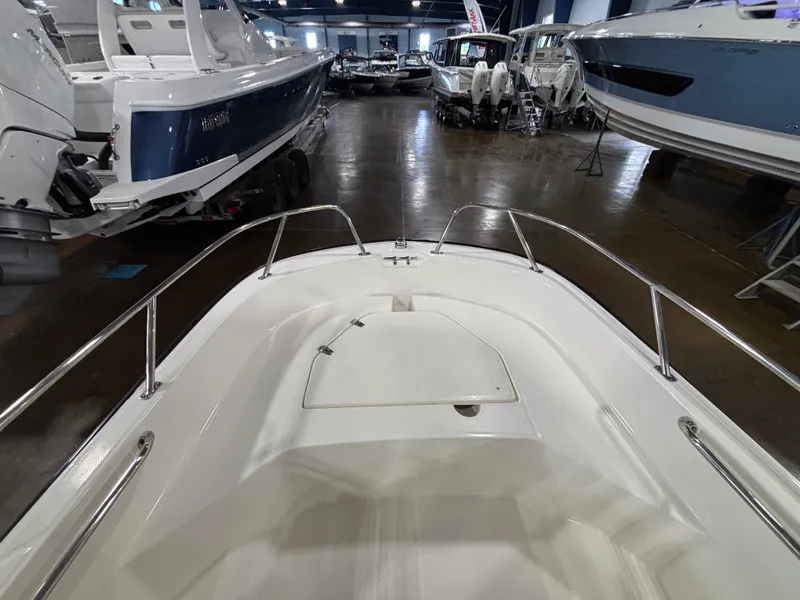 Slide: The Image of Boston Whaler 160 Super Sport 2026 - 16