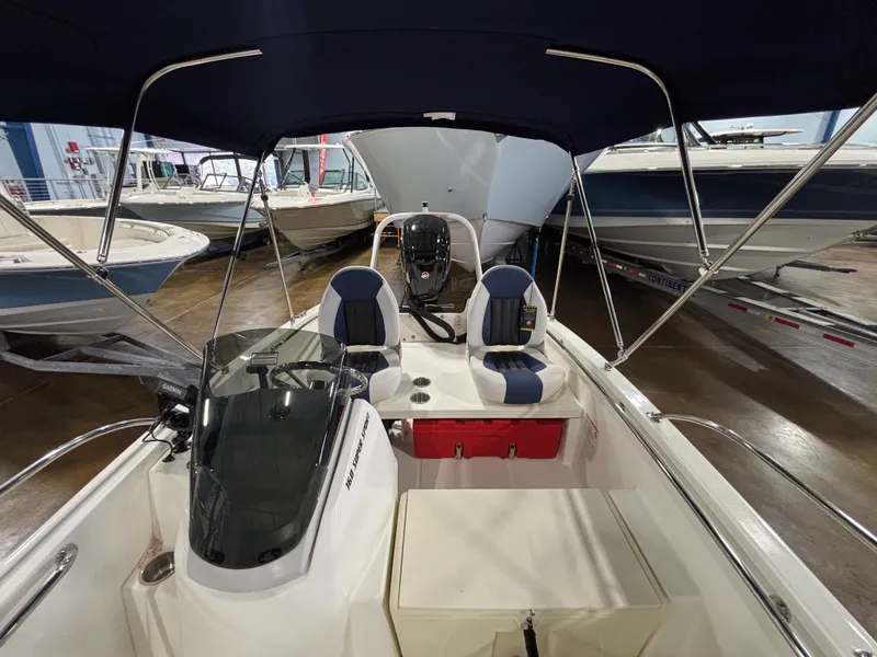 Slide: The Image of Boston Whaler 160 Super Sport 2026 - 6