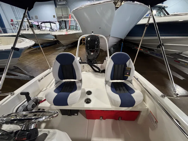 Slide: The Image of Boston Whaler 160 Super Sport 2026 - 8