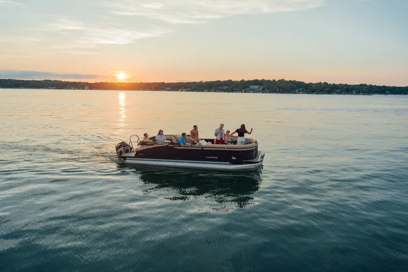 Slide: The Image of Harris Cruiser 230 2026 - 16