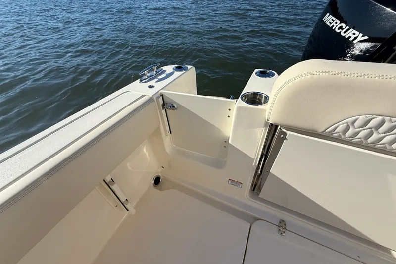 Slide: The Image of Scout 240 XSF 2026 - 10