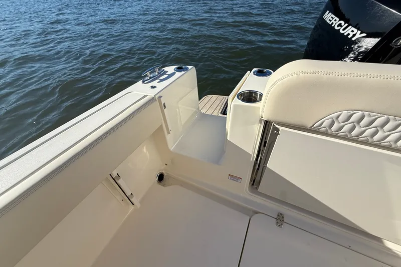 Slide: The Image of Scout 240 XSF 2026 - 11