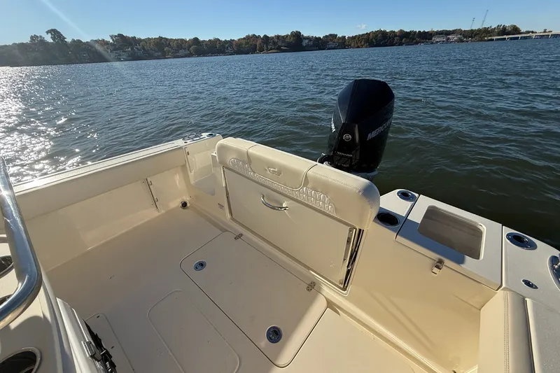 Slide: The Image of Scout 240 XSF 2026 - 12