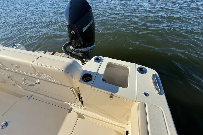 Slide: The Image of Scout 240 XSF 2026 - 14