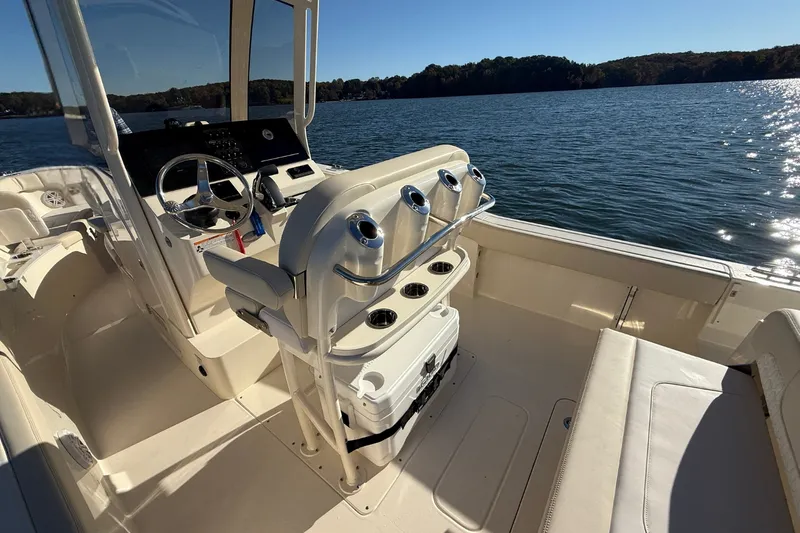 Slide: The Image of Scout 240 XSF 2026 - 17