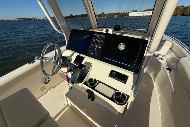 Slide: The Image of Scout 240 XSF 2026 - 18