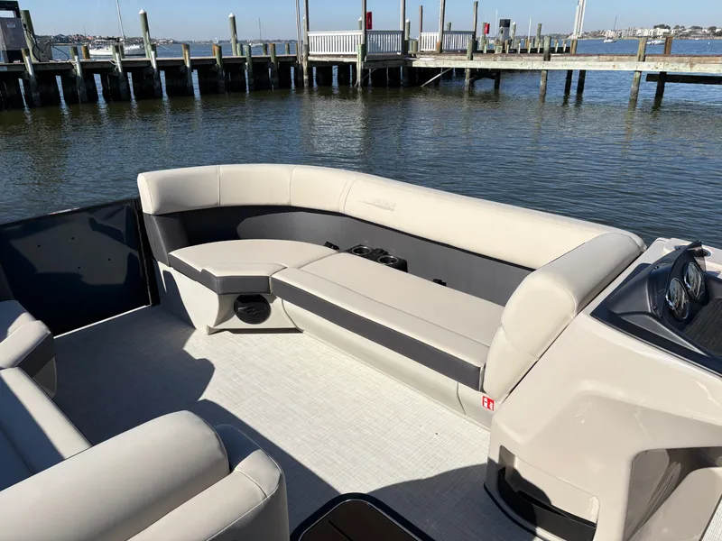 Slide: The Image of Harris Cruiser 230 2026 - 14