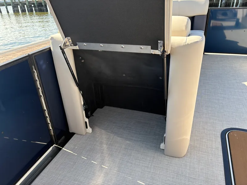 Slide: The Image of Harris Cruiser 230 2026 - 26