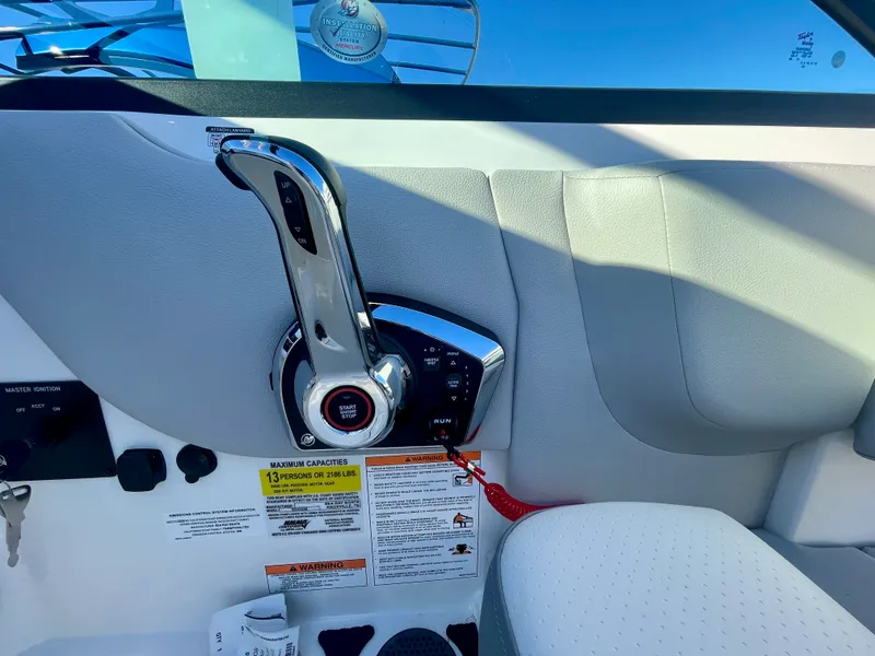 Slide: The Image of Sea Ray SDX 230 Outboard 2026 - 13