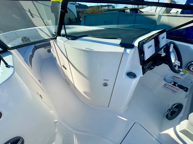 Slide: The Image of Sea Ray SDX 230 Outboard 2026 - 14