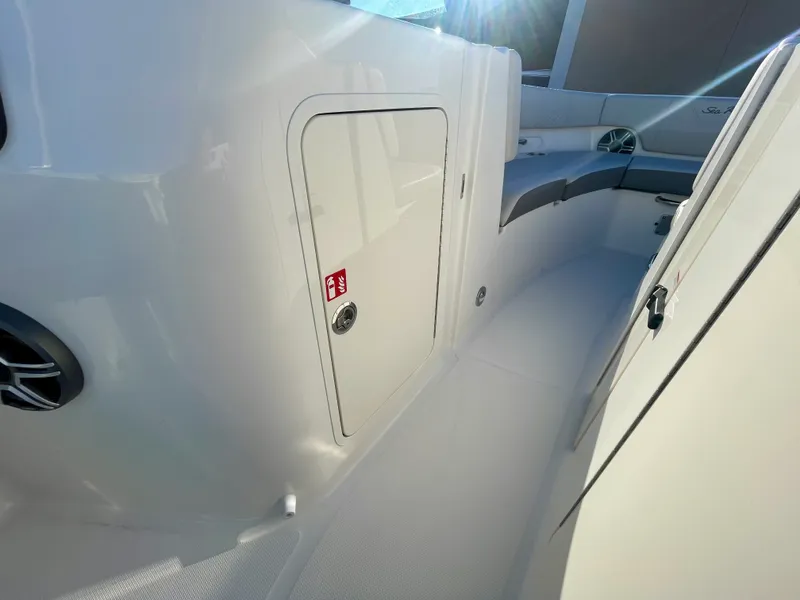 Slide: The Image of Sea Ray SDX 230 Outboard 2026 - 17