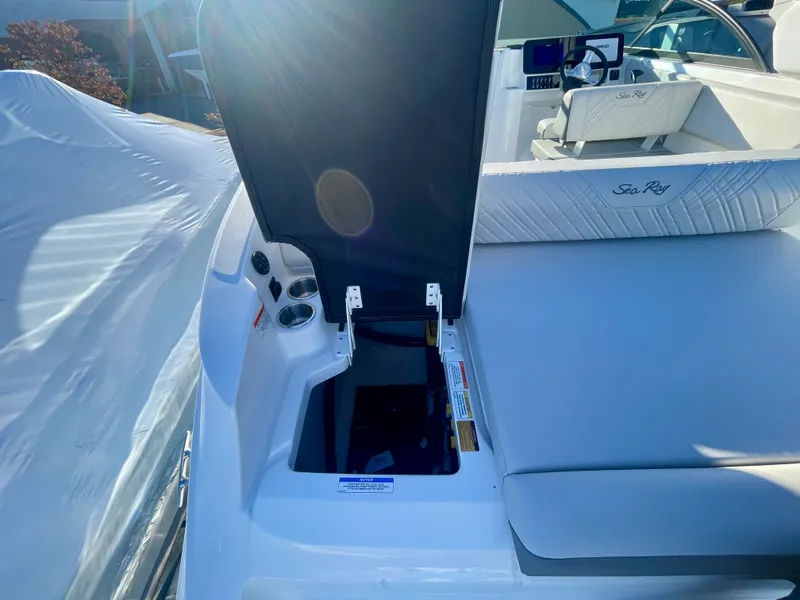 Slide: The Image of Sea Ray SDX 230 Outboard 2026 - 4