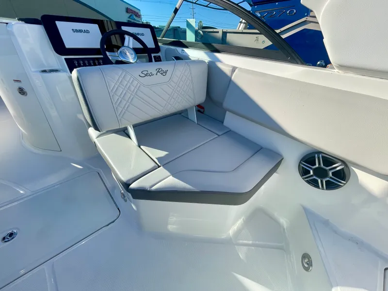 Slide: The Image of Sea Ray SDX 230 Outboard 2026 - 9