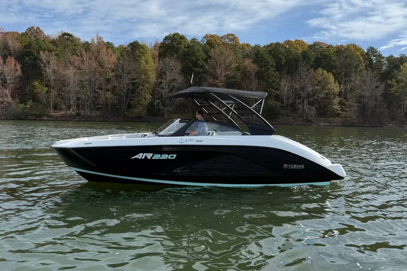 The Image of Yamaha AR220 2026 - 0