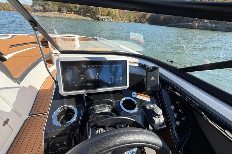 Slide: The Image of Yamaha 252SD 2026 - 17