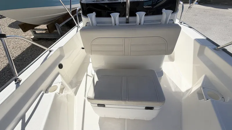 Slide: The Image of Boston Whaler 150 Montauk 2021 - 6