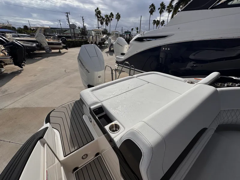 Slide: The Image of Sea Ray SLX 260 Outboard 2026 - 10