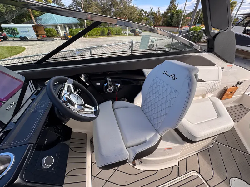 Slide: The Image of Sea Ray SLX 260 Outboard 2026 - 17