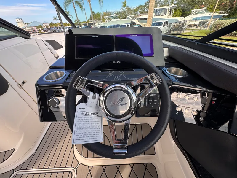 Slide: The Image of Sea Ray SLX 260 Outboard 2026 - 20