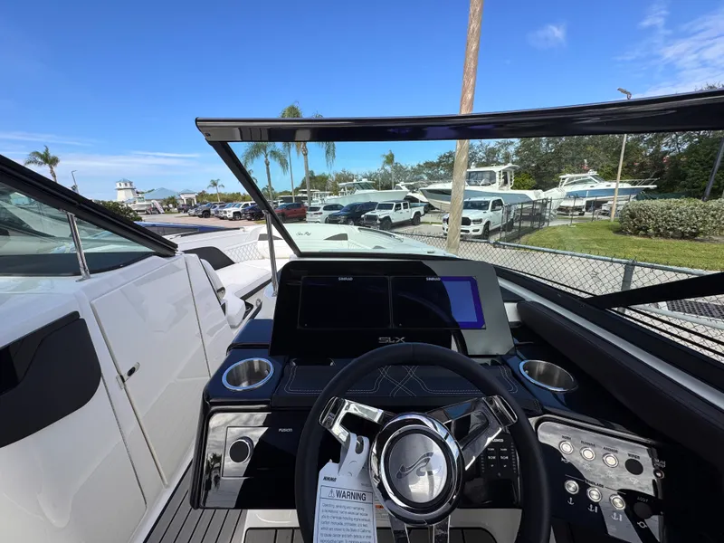 Slide: The Image of Sea Ray SLX 260 Outboard 2026 - 22