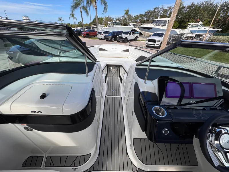 Slide: The Image of Sea Ray SLX 260 Outboard 2026 - 23