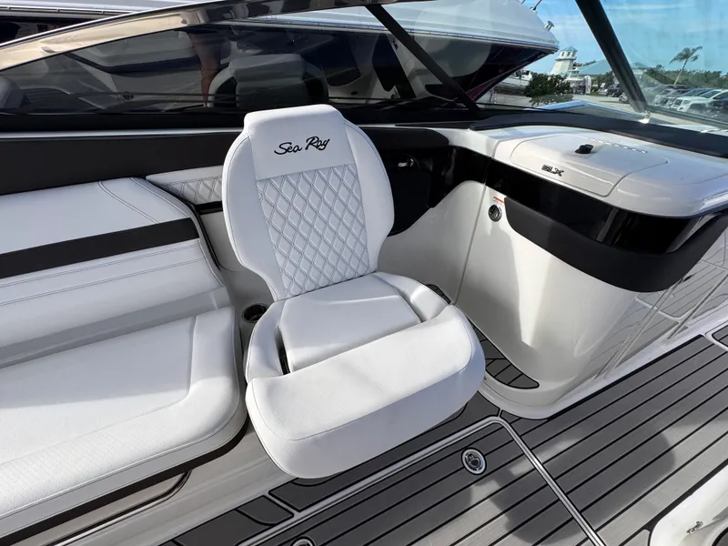 Slide: The Image of Sea Ray SLX 260 Outboard 2026 - 26