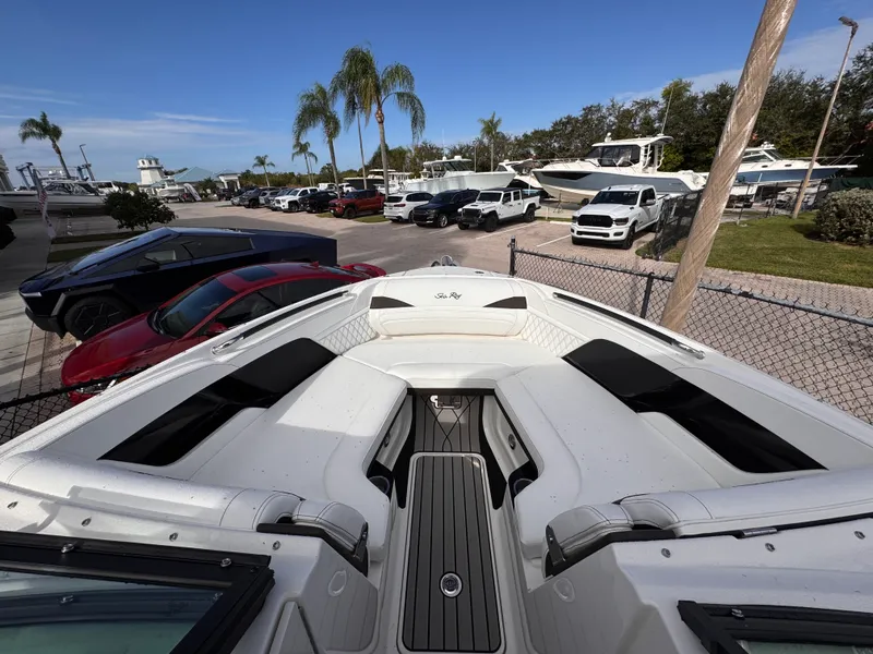 Slide: The Image of Sea Ray SLX 260 Outboard 2026 - 31