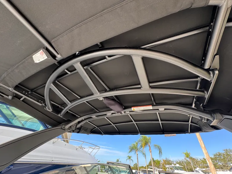 Slide: The Image of Sea Ray SLX 260 Outboard 2026 - 34