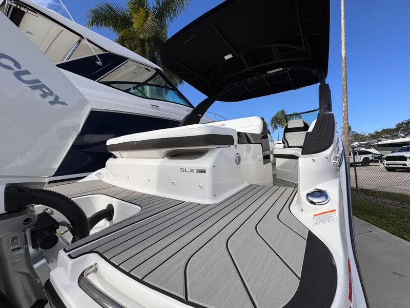Slide: The Image of Sea Ray SLX 260 Outboard 2026 - 6