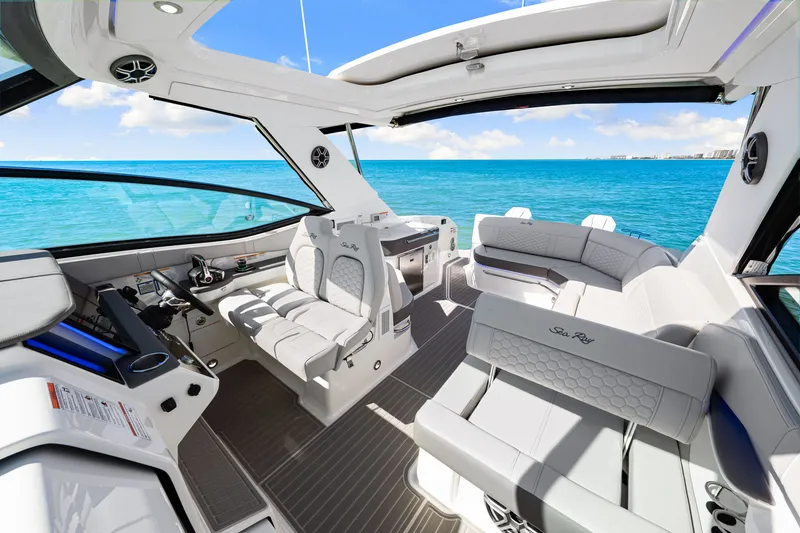 Slide: The Image of Sea Ray Sundancer 320 Outboard 2026 - 29